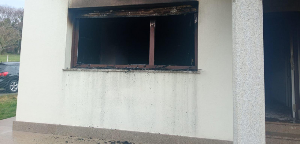 Herida una mujer en Abegondo en un incendio provocado al tratar de encender la chimenea