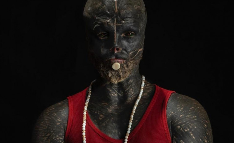 Black Alien, uno de los hombres más modificados del mundo, visita A Coruña