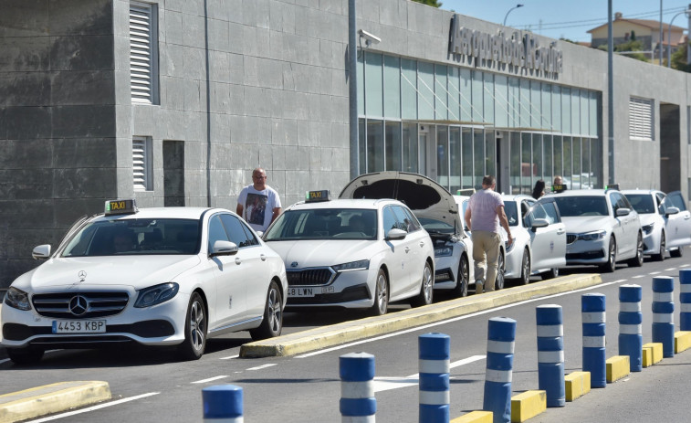 Los taxistas buscan llegar a un acuerdo para regular el servicio en Alvedro