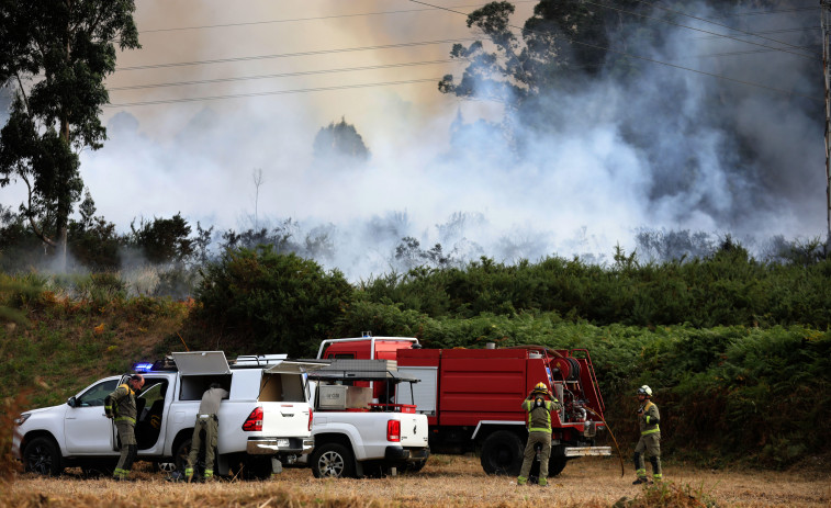 Estabilizado el incendio forestal de 6 hectáreas en Castro de Elviña