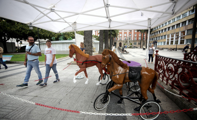 Mostrart exhibe los caballitos que marcaron la infancia en Méndez Núñez