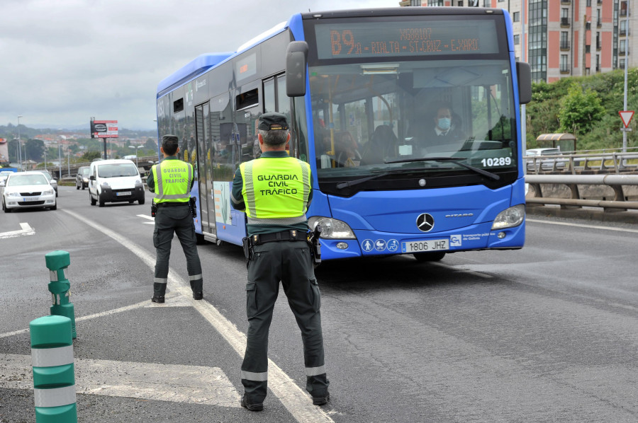 Investigado en A Coruña el conductor de un autobús por conducir sin puntos en el carné