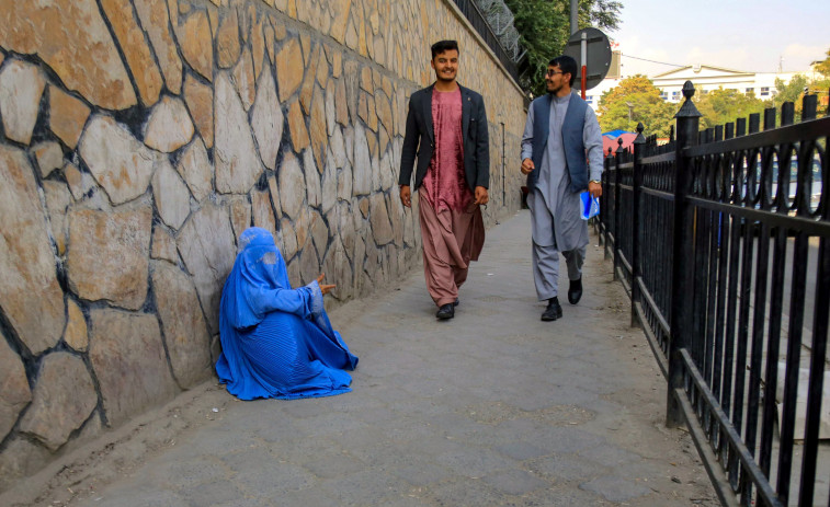 Los talibanes lanzan una campaña para limpiar las calles de Kabul de mendigos