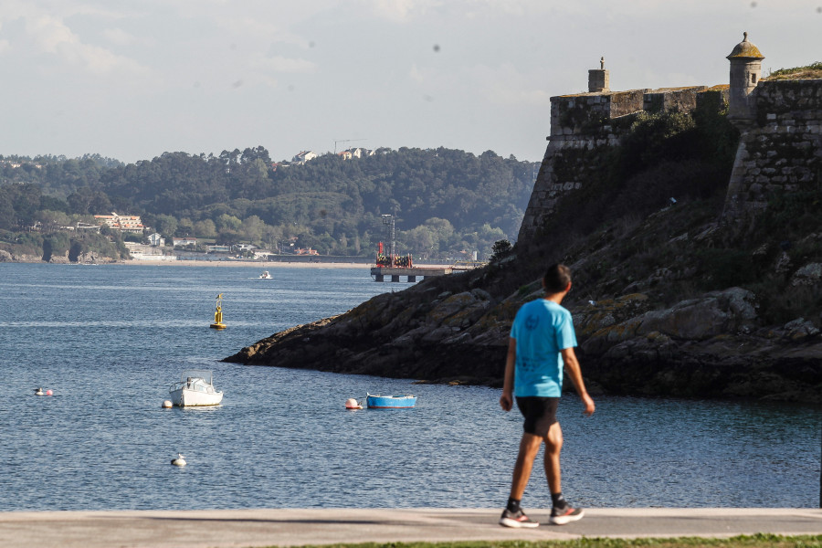 A Coruña y Oleiros valoran crear un enlace por barco durante todo el año “como una opción más de transporte”