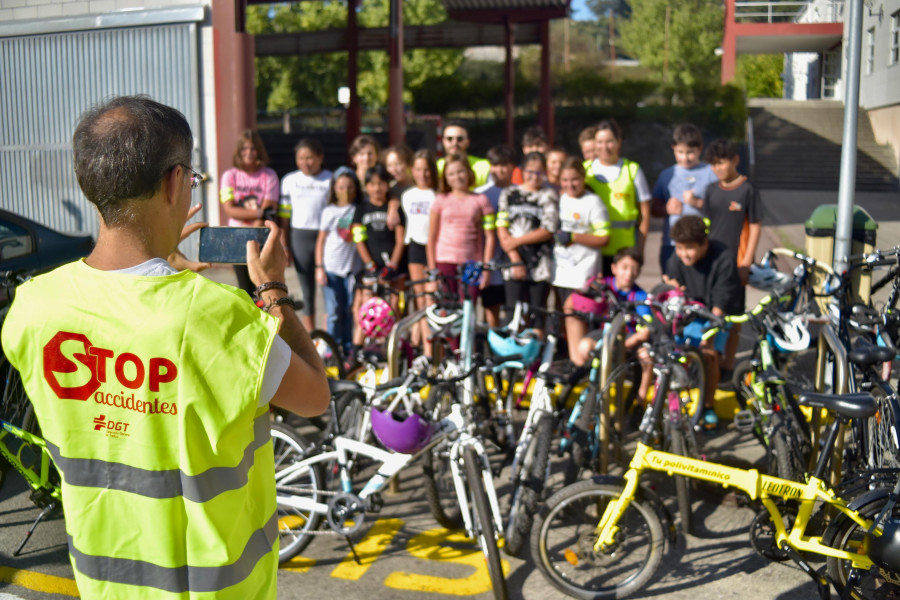 Más de veinte escolares realizan una marcha en bicicleta en el marco de la Semana de la Movilidad