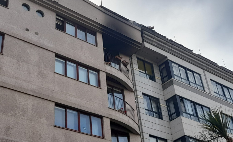Heridas tres personas en el incendio de un dúplex en A Coruña