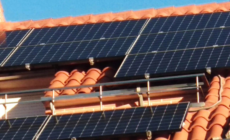 Arteixo reduce el IBI un 50% durante tres años a las casas que instalen paneles solares