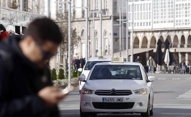 División en el sector del taxi de A Coruña ante la posible subida de tarifas por la crisis