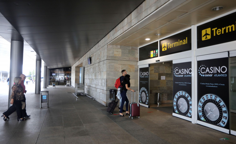 El aeropuerto de A Coruña roza los 100.000 pasajeros en octubre, pero sigue lejos de 2019
