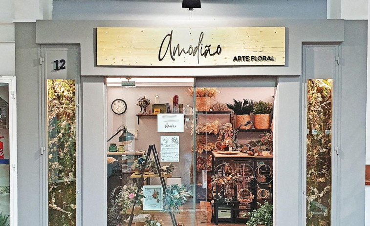 El arte floral de Amodiño se convierte en tienda física con su apertura en la calle Real