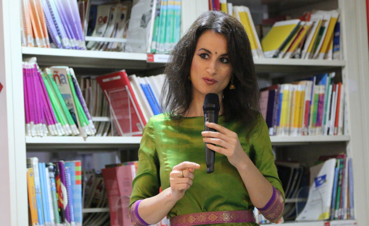 A poesía en galego e asturiano enténdese mellor na India que en Madrid
