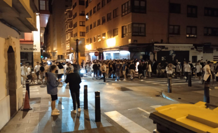 Admitidas dos denuncias contra el Ayuntamiento por el ruido nocturno en el Orzán