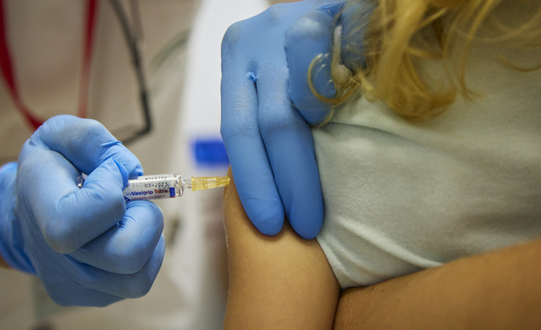La Consellería de Sanidade amplía de nuevo la campaña de vacunación contra gripe y covid