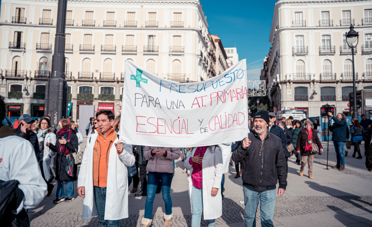 España tiene más médicos pero están peor pagados que en la UE