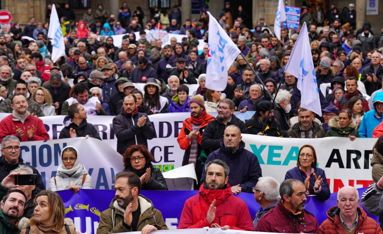 Cientos de personas se manifiestan para pedir una “salida justa” a la crisis