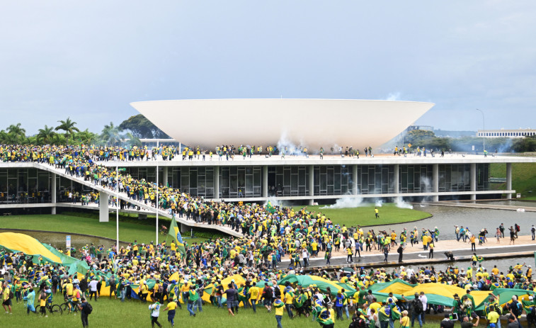 El 55 % de los brasileños considera Bolsonaro responsable por actos golpistas