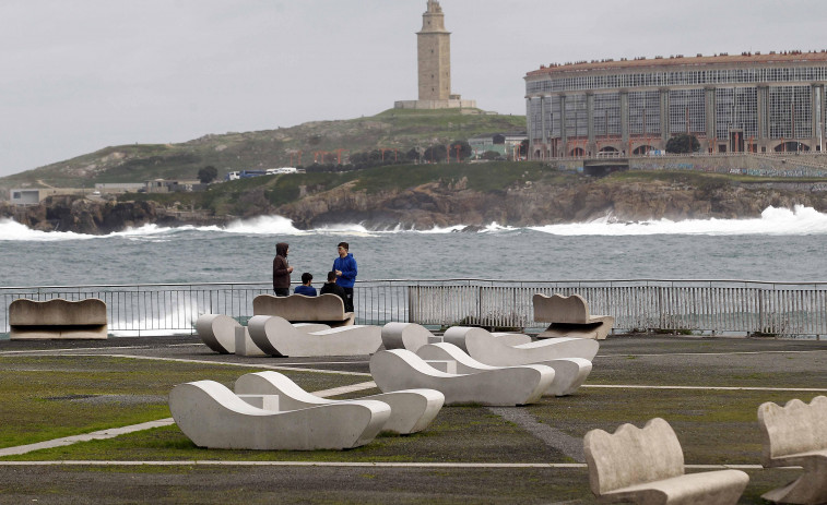 Reportaje | A Coruña sienta como ninguna: los bancos como clave de una ciudad con 55.000 metros cuadrados más para caminar