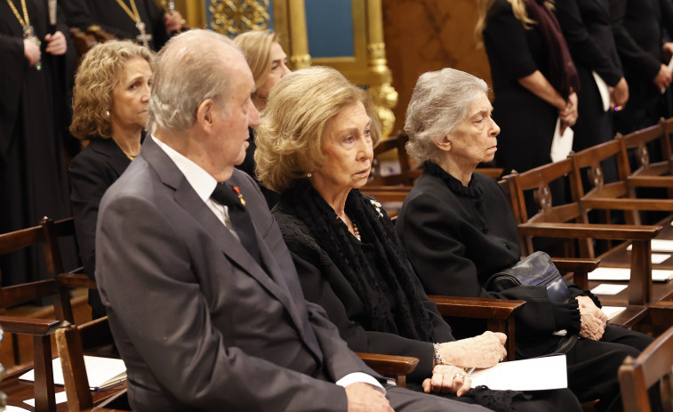 Juan Carlos y Sofía, de nuevo juntos en el funeral de Constantino de Grecia