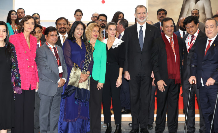 Los reyes realizan un recorrido multitudinario en la inauguración de Fitur