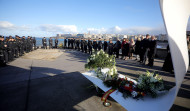 La Policía Nacional recuerda a sus héroes en la playa de Orzán