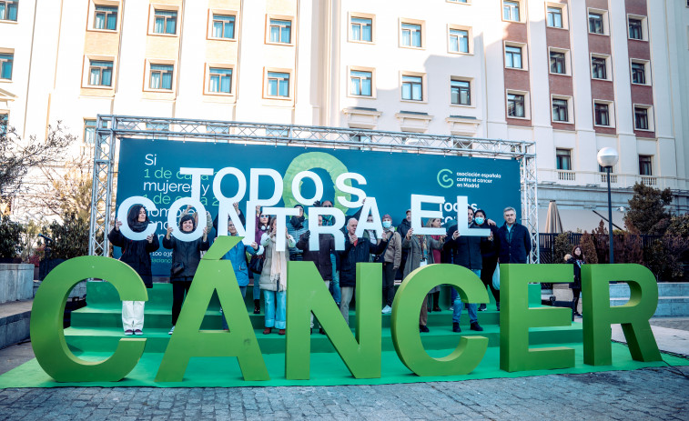 La Asociación Española Contra el Cáncer recauda fondos en A Coruña