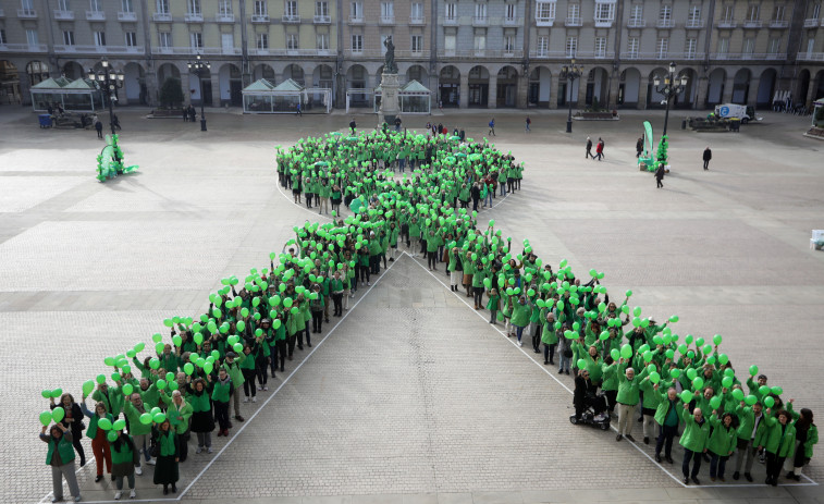 María Pita se tiñe de verde contra el cáncer