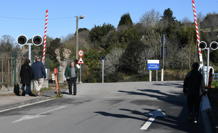 Monbús niega la relación del ataque a sus buses en Betanzos con un conflicto laboral