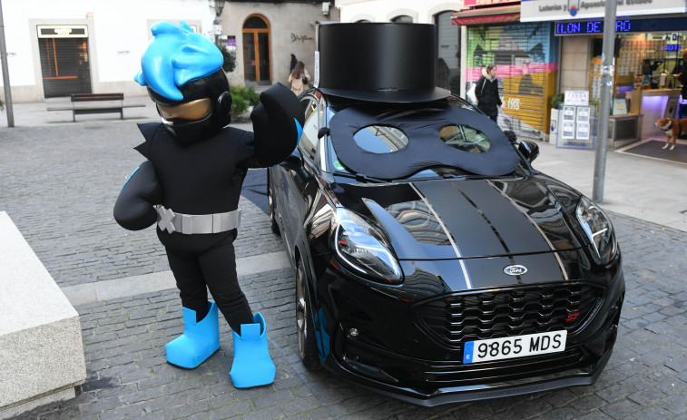 El Zorro convertido en coche ya está en el centro de A Coruña