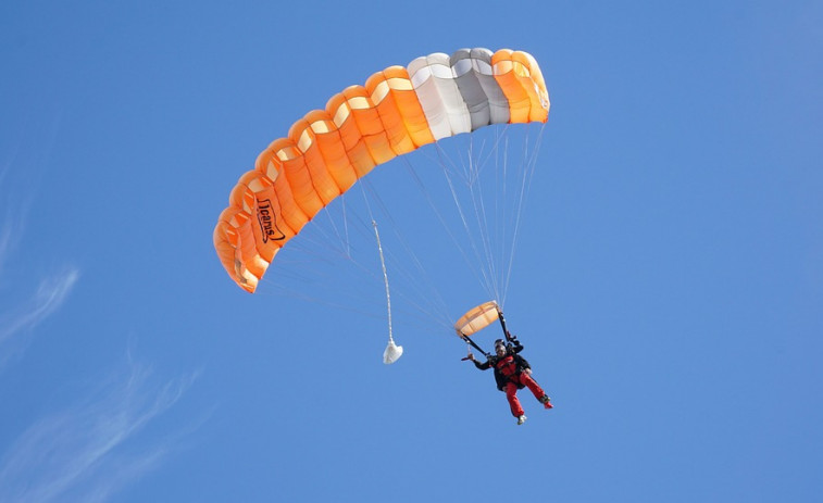 Fallece un paracaidista en un mal aterrizaje junto al aeródromo de Bollullos