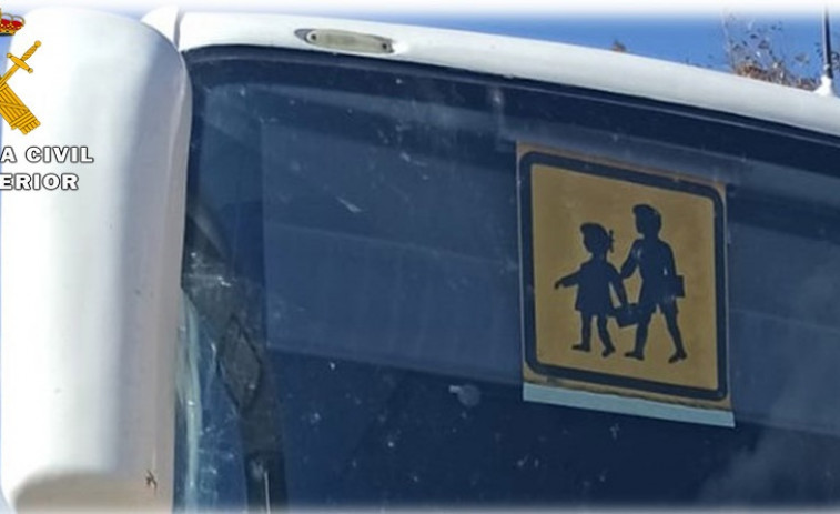 Una familia denuncia el olvido de su hijo de 4 años que se quedó dormido en un autobús escolar
