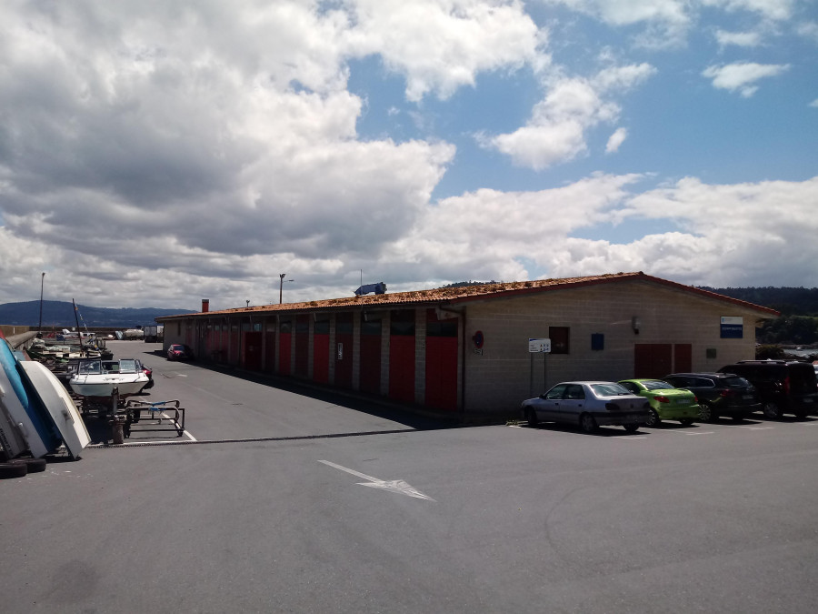 Oleiros denuncia que la Xunta deja al puerto de Lorbé sin red de saneamiento