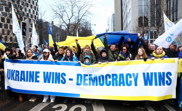 Miles de personas protestan en Bruselas contra la guerra de Ucrania