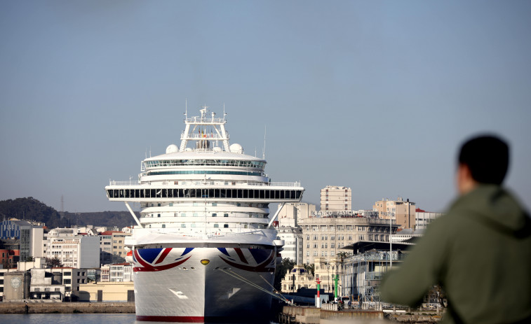 Primer crucero en A Coruña después de más de un mes sin escalas