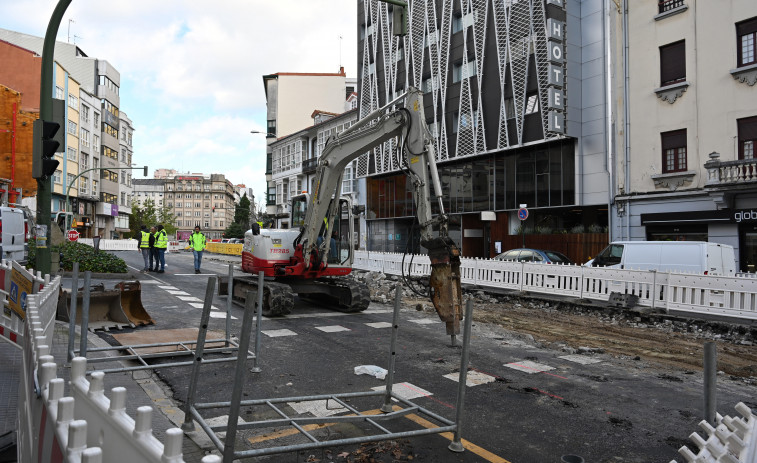 Corte de tráfico en la avenida de Fernández Latorre hasta abril