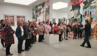 Un grupo de mujeres de Curtis visita la exposición de Meisel en A Coruña