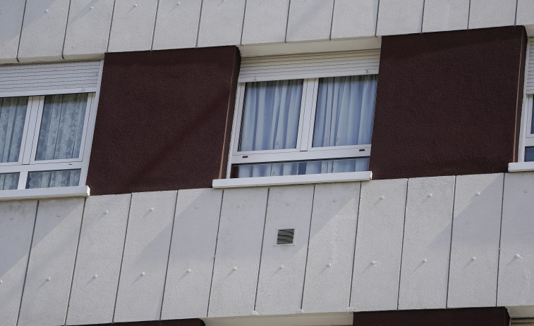 Fuera de peligro la niña que cayó de un quinto piso en brazos de su madre