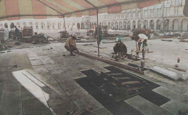 Hace 25 años: La plaza de María Pita de A Coruña casi se desploma sobre el parking