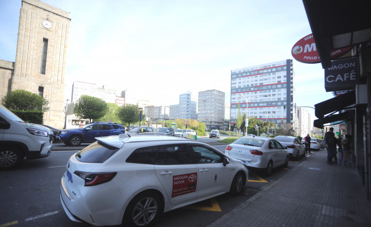 El traslado de la parada de taxis de la estación de tren de A Coruña genera confusión y enfado