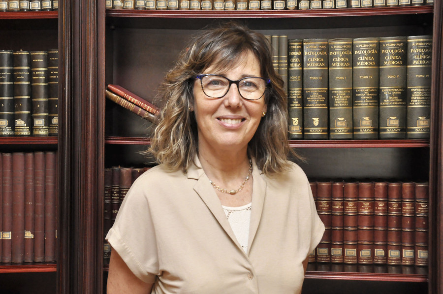 Rosa Arroyo, Medalla de Oro y Brillantes del Colegio Médico de A Coruña