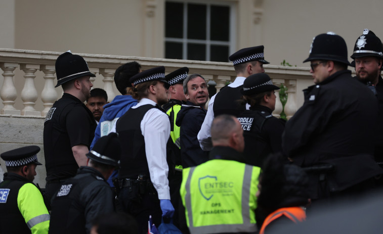 El director de un grupo anti-monárquico es arrestado antes de la coronación