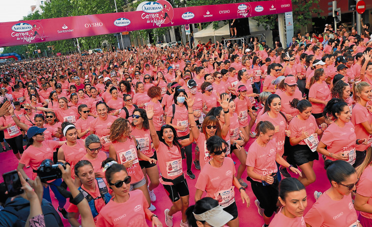 Más de 32.000 mujeres inundan de rosa la carrera madrileña de la lucha contra el cáncer