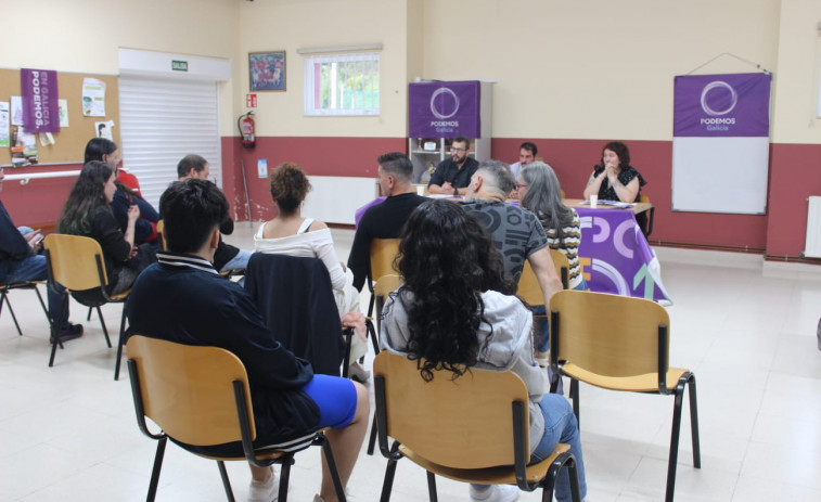Podemos Arteixo inicia su campaña “escoitando á xente” en un encuentro en Uxes