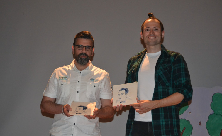 O coruñés Héctor Pena e o noiés Manuel López reciben os premios Johan Carballeira