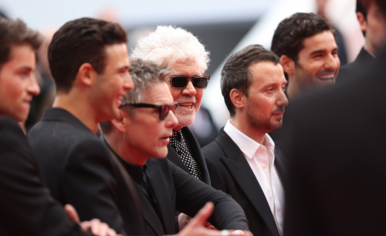 Los hombres de Almodóvar disparan en la alfombra roja de Cannes