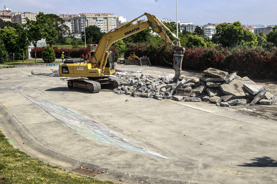 Demolición controlada de la pista de skate de Eirís, que dará paso a una más moderna
