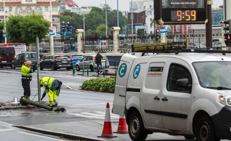 Accidentes y el mal tiempo se confabulan para congestionar el tráfico del centro de A Coruña