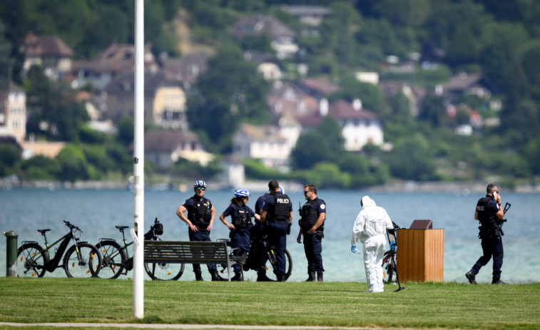 Seis heridos, cinco de ellos muy graves, en un ataque contra niños que conmociona Francia