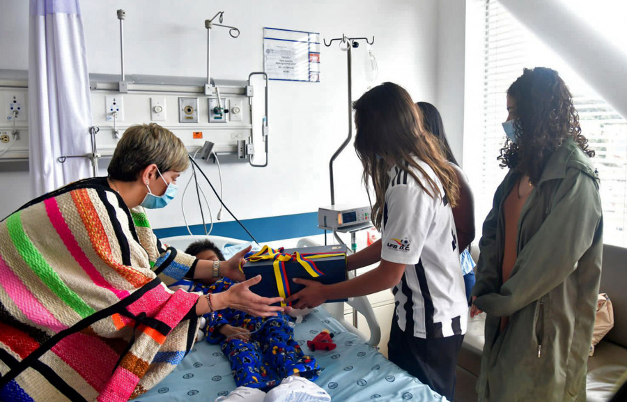 Salen del hospital los cuatro niños que estuvieron 40 días perdidos en la selva