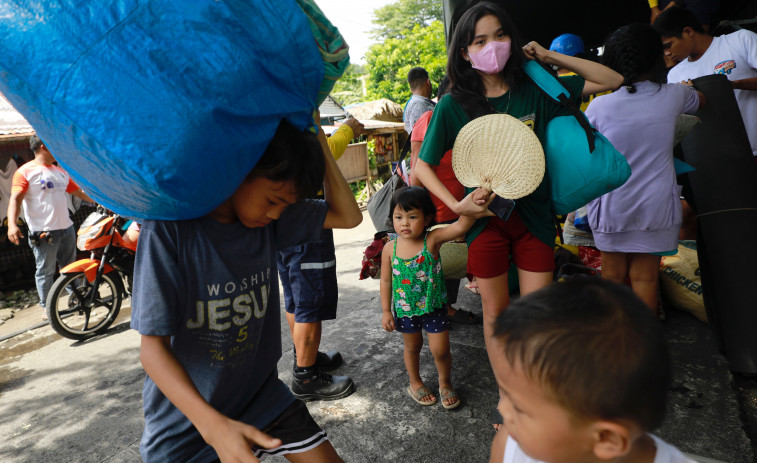 Unas 14.000 personas, evacuadas por la actividad del volcán Mayón en Filipinas