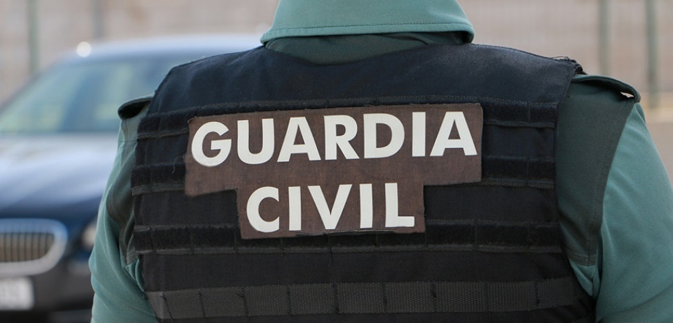 La Guardia Civil de Oleiros detiene a un hombre como presunto autor de una serie de hurtos en supermercados